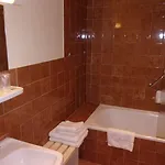 Le Bourbon Centre 2* פאו