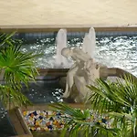 Le Bourbon Centre מלון פאו