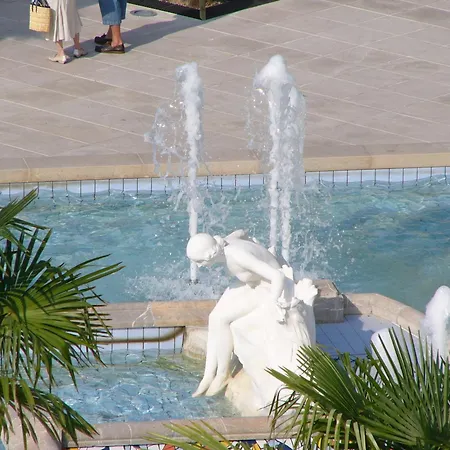 Отель Le Bourbon Centre