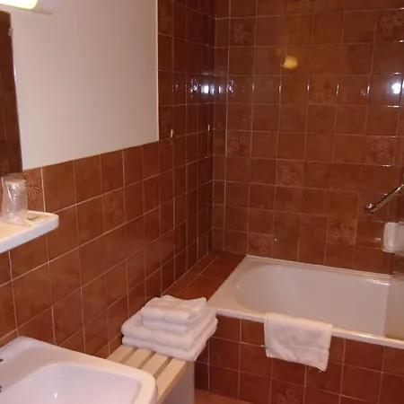 Le Bourbon Centre 2* ポー