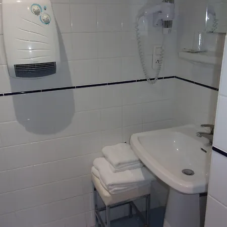 Отель Le Bourbon Centre 2*