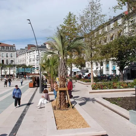 Le Bourbon Centre Отель По