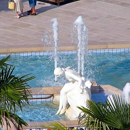 Le Bourbon Centre Hotel 2*