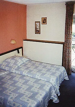 Le Bourbon Centre Отель По