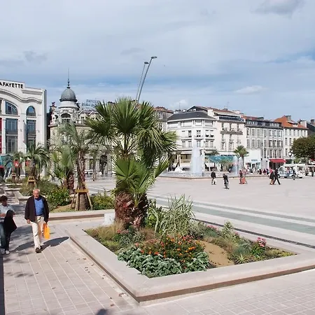 Le Bourbon Centre Отель По