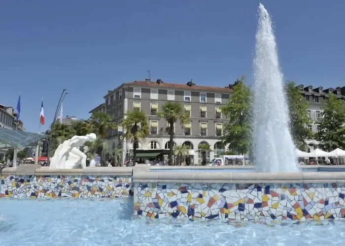 Le Bourbon Centre فندق بو