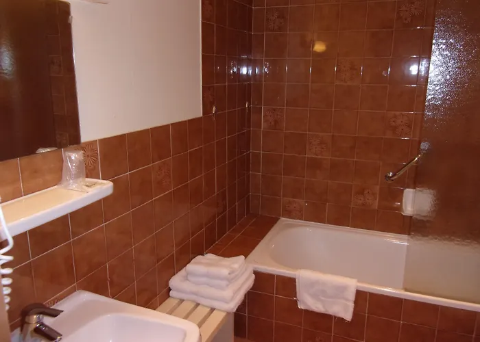 Le Bourbon Centre 2* بو