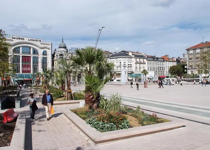 Le Bourbon Centre فندق بو